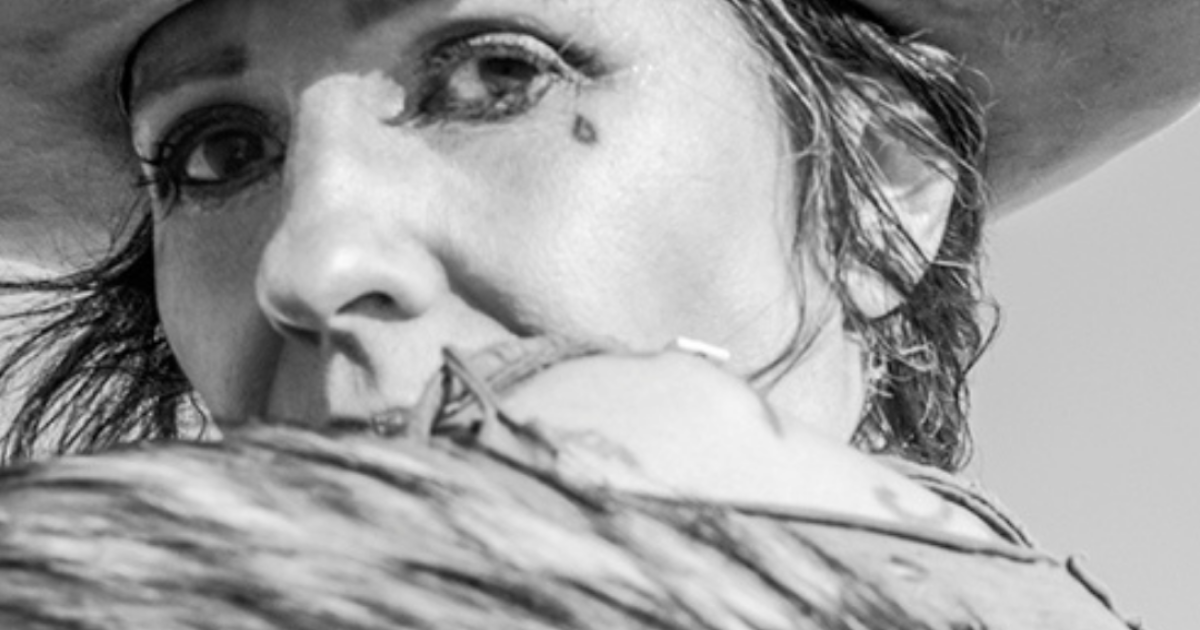 Linda Perry: Let It Die Here